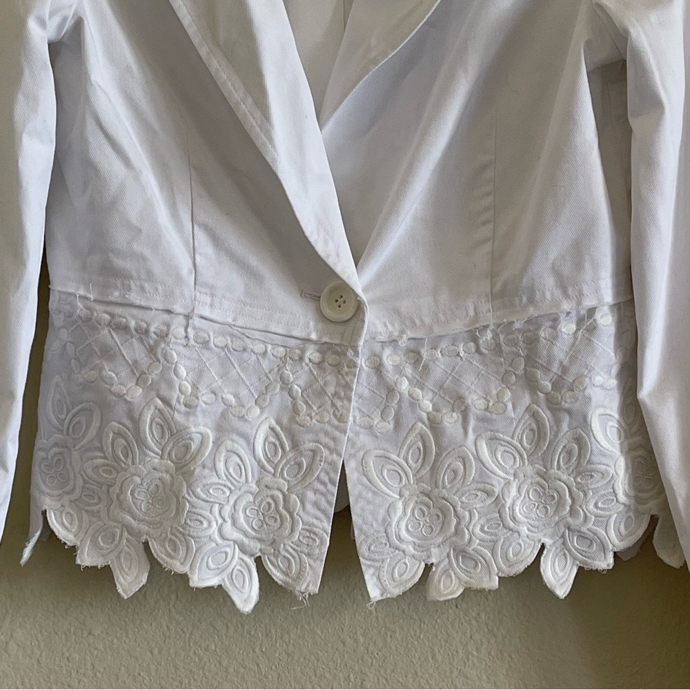 WHBM White semi-distressed cotton blazer jacket with eyelet trim size 4 - Picture 6 of 17